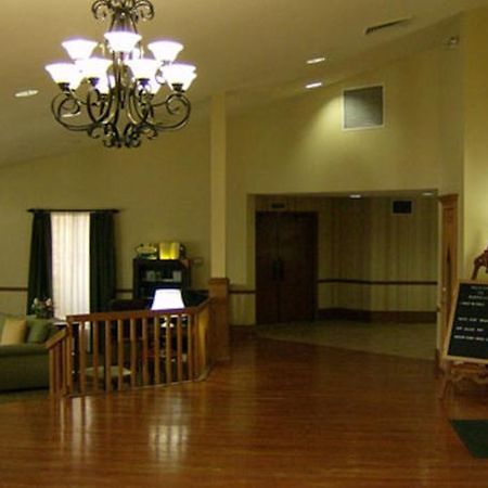 Ramada Huntsville Dalaman gambar
